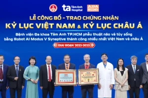 Bệnh viện tư nhân của Việt Nam chính thức lập kỷ lục châu Á về phẫu thuật não bằng Robot AI