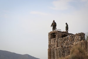 Pakistan tuyên bố “chiến tranh công khai” với Afghanistan, không kích làm rung chuyển Kabul