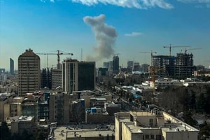 Israel tuyên bố tấn công phủ đầu Iran, không phận Trung Đông rung chuyển