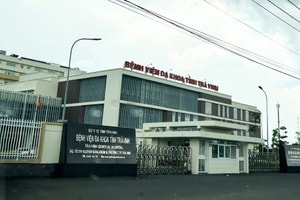 Nổ hộp bánh tại bệnh viện, một người bị thương