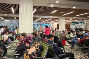Máy bay không thể cất cánh đi Trung Đông, hơn 4.400 khách kẹt tại Nội Bài