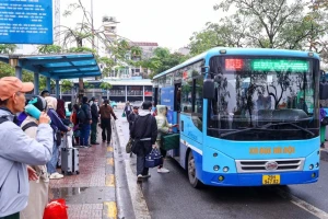 Điều chỉnh, tăng cường 9 tuyến xe buýt đến Khu công nghệ cao Hòa Lạc