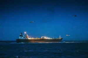 Tàu chở dầu Nga 'sa lưới' tại châu Âu