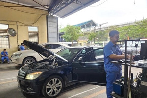 Xe diesel đi đăng kiểm: Phải ký 'giấy tự chịu rủi ro', chủ xe lo mất tiền oan?