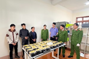Bắt khẩn cấp 2 đối tượng SN 2005, thu giữ 35 túi bóng đen
