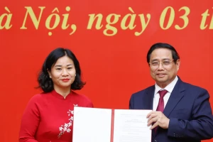 Công bố quyết định của Bộ Chính trị, Thủ tướng Chính phủ về công tác cán bộ