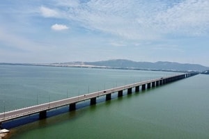 Siêu cầu vượt biển từng dài nhất Việt Nam suốt 10 năm: Được chi gần 30 tỷ để nâng cấp, chịu thử tải của đoàn xe trăm tấn, sẽ có công trình 'song sinh' phá thế bao vây