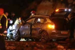 'Xe điện Trung Quốc đấu tên lửa': BYD Atto 3 hứng sóng nổ ở Jerusalem, 5 người thoát chết khó tin