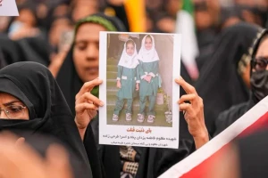 Iran đòi công lý cho 165 nữ sinh thiệt mạng trong vụ không kích, khẳng định kiểm soát hoàn toàn eo biển Hormuz