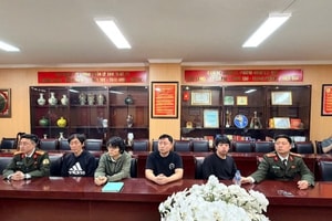 Bắt 7 ‘cảnh sát Nhật Bản’ tại Hà Nội, thu giữ 65 điện thoại, 19 máy tính bảng, 12 bộ đàm… và 4 bộ cảnh phục