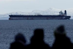 Iran tấn công tàu chở dầu Mỹ trên Vịnh Ba Tư, ra tuyên bố về Eo biển Hormuz