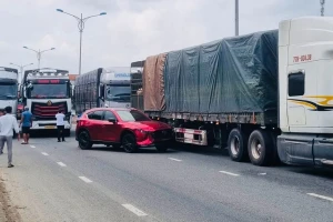Ô tô va chạm liên hoàn trên Quốc lộ 1A qua Quảng Ngãi