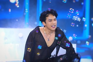 Chủ tịch ACB Trần Hùng Huy gây sốt với lời chúc 8/3 sau màn biểu diễn tại sự kiện ngân hàng