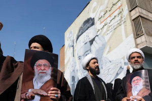 Tổng thống Iran bị chỉ trích sau lời xin lỗi