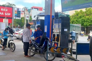 Nhập khẩu xăng dầu tăng 43%, giá trong nước biến động mạnh vì cú sốc dầu tháng 3