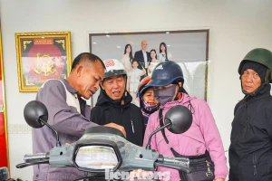 Giá xăng tăng cao, nhiều người đổ xô tìm mua xe điện
