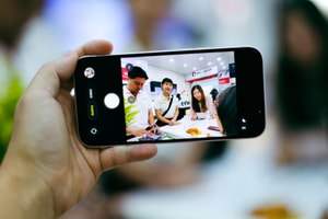 Nhỏ gọn, bộ nhớ lớn, giá phải chăng: Số phận iPhone 17e ra sao trong ngày đầu mở bán tại Việt Nam?