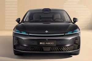 Mẫu sedan điện xịn ngang Mercedes-Maybach: Thiết kế ‘núi và biển’, chạy 1.200 km/1 lần sạc, mạnh tới 598 mã lực nhưng ‘rẻ như cho’ chỉ 720 triệu
