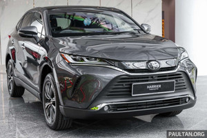 Toyota Venza lộ ảnh thực tế tại Đông Nam Á, giá quy đổi gần 2 tỷ: Có ADAS, tiện nghi xịn nhưng màn hình gây bàn cãi