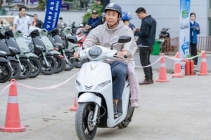 Giá xăng biến động, tài xế dịch vụ định mua xe máy điện VinFast Feliz II đã nói thẳng quan điểm, không ngại công khai số tiền lên tới 29 triệu/năm