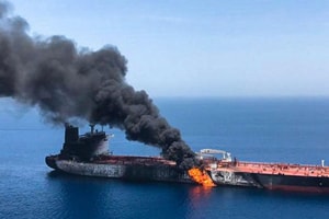 Chiến sự nguy cơ lan khắp Trung Đông: Iran tấn công tàu nhiên liệu, cảnh báo giá dầu sẽ vọt lên 200 USD/thùng