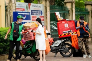 Từ nay, người dân đặt giao hàng qua các hãng sau sẽ phải chịu thêm phụ phí