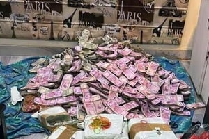 Ấn Độ: Khám xét nhà riêng, thu giữ khẩn cấp hơn 142 tỷ đồng tiền mặt cùng 5kg vàng của trợ lý cựu Bộ trưởng
