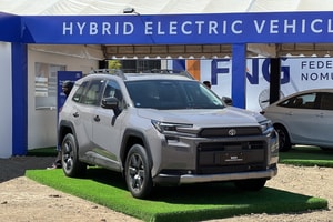 Toyota tung bản RAV4 Hybrid 2026 tiêu chuẩn cho Đông Nam Á: SUV hybrid AWD nhưng giá mềm bất ngờ, nhắm thẳng Honda CR-V