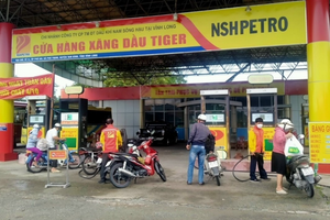Ngân hàng đấu giá khoản nợ 1.400 tỷ của 'đại gia xăng dầu' miền Tây, thế chấp bằng 14 cửa hàng, 8 bất động sản