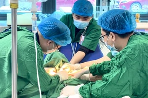 Đi khám vì nuốt nghẹn, người đàn ông bất ngờ suy hô hấp nguy kịch, phải mở khí quản cấp cứu