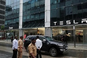Tăng tốc tham vọng xe tự lái , Elon Musk tuyên bố dự án 'siêu nhà máy' chip AI của Tesla sẽ khởi động trong 7 ngày tới