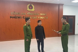 Tịch thu gần 7.500 chai giấm ăn, bắt giữ ông chủ thương hiệu 'Giấm trắng 100% tự nhiên'