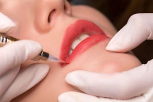 Từ 15/3, người làm dịch vụ phun xăm, tiêm filler , hút mỡ... phải đảm bảo các điều kiện này