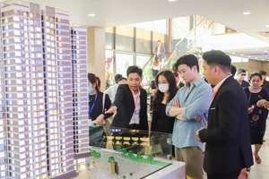 Nghịch lý thị trường căn hộ 'cắt lỗ' trăm triệu vẫn khó tìm người mua: Lãi suất vay 14% khiến nhà đầu tư chật vật 'thoát hàng'