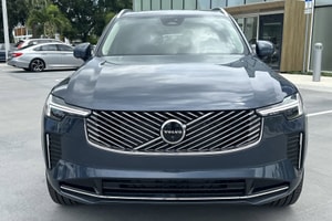 SUV hạng sang 7 chỗ từ Châu Âu sắp bán tại Việt Nam, giá rẻ đến bất ngờ