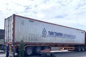 Tai nạn trên Quốc lộ 1 qua Huế làm người phụ nữ đi xe máy tử vong