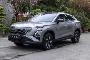 Cận cảnh Omoda C5 bản hybrid: Cần số sau vô lăng, đón bão giá xăng, thách thức phá vỡ thế độc tôn của xe Nhật