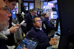 Dow Jones bật tăng trở lại, nhà đầu tư ‘bắt đáy’ bất chấp xung đột Iran leo thang