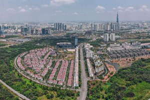 'Đại bàng' ngoại ồ ạt làm tổ, vì sao nhà đầu tư Việt bỏ trống sân nhà?