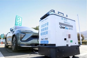 Robot sạc 'biết chạy' giải bài toán thiếu trạm sạc ở chung cư cũ: Xe điện chỉ cần đỗ, trụ sạc tự tìm đến tận nơi
