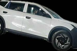 Lộ xe VinFast chạy thử với diện mạo mới: Dáng VF 6, đèn kiểu VF 8, mâm giống MPV 7