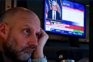 Dow Jones mất hơn 700 điểm vì nỗi lo lạm phát