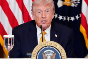 Ông Trump chê NATO là 'hổ giấy', Trung Quốc cảnh báo nóng