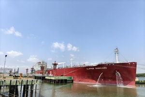Một chuyến tàu chở 38.000 tấn LPG vừa cập cảng Thị Vải: Việt Nam 'xoay trục' nguồn cung giữa cơn sốt năng lượng