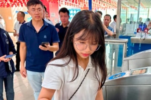 Thẻ vé thông minh giúp tàu điện Hà Nội tăng khách và doanh thu
