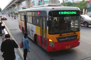 Thiếu niên 15 tuổi lấy trộm xe buýt tại bến xe, lái hơn 130km để chở bạn gái đi học
