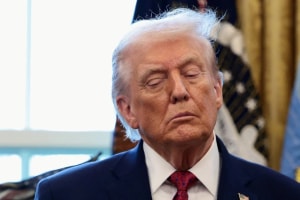 Khủng hoảng Eo biển Hormuz đẩy Tổng thống Mỹ Trump vào thế khó