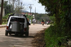 Cận cảnh chiếc ô tô chạy bằng than củi vượt quãng đường 85km không cần một giọt xăng
