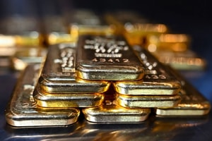 Giá vàng hôm nay 26/3: Quanh mốc 4.500 USD, dõi theo những phát biểu trái chiều từ Mỹ - Iran