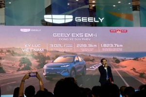 Geely EX5 EM-i chính thức xác lập 3 kỷ lục Việt Nam dành cho dòng xe SUV PHEV: Tổng quãng đường di chuyển dài nhất sau một lần nạp đầy năng lượng đạt 1.823,7 km, cả tháng không lo đổ xăng